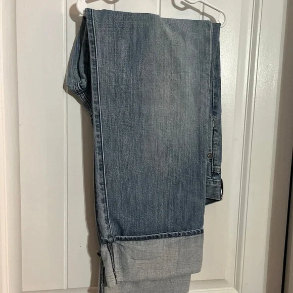 Old Navy Light Blue Boy-Cut Jeans - Picture 6 of 8